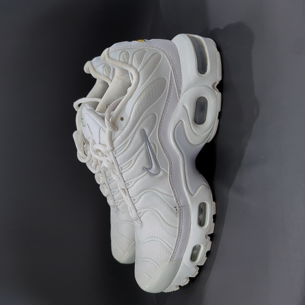 NIKE Air Max Plus Triple White